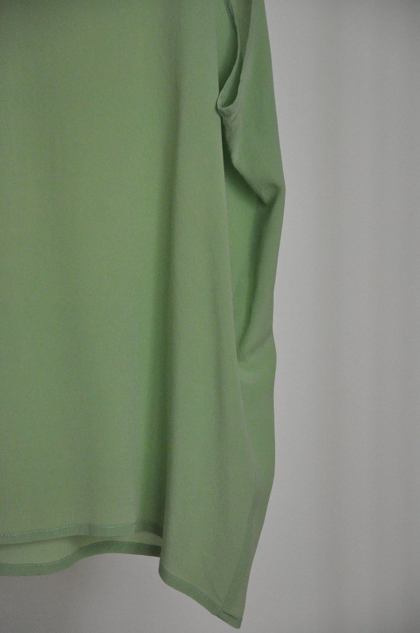 100% silk top in apple green / L-XL