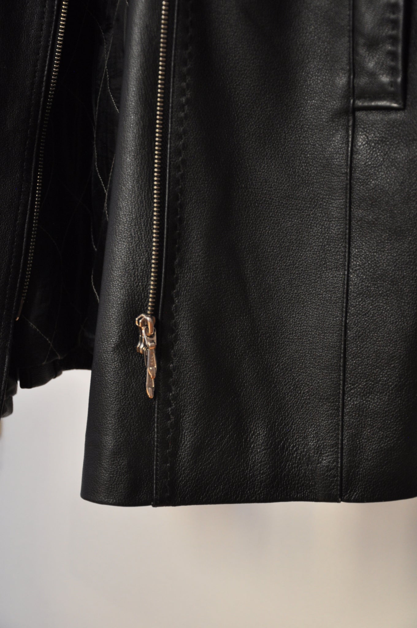 Heavy leather jacket with belt / M-L